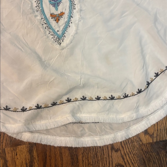 Ya Ya Club White Blouse with Blue and Orange Embroidery - Picture 6 of 9